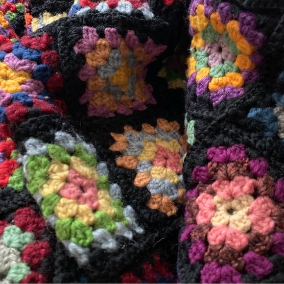 v i n t a g e :: Large Granny Square Crochet Blanket Throw Afghan - Picture 8 of 15